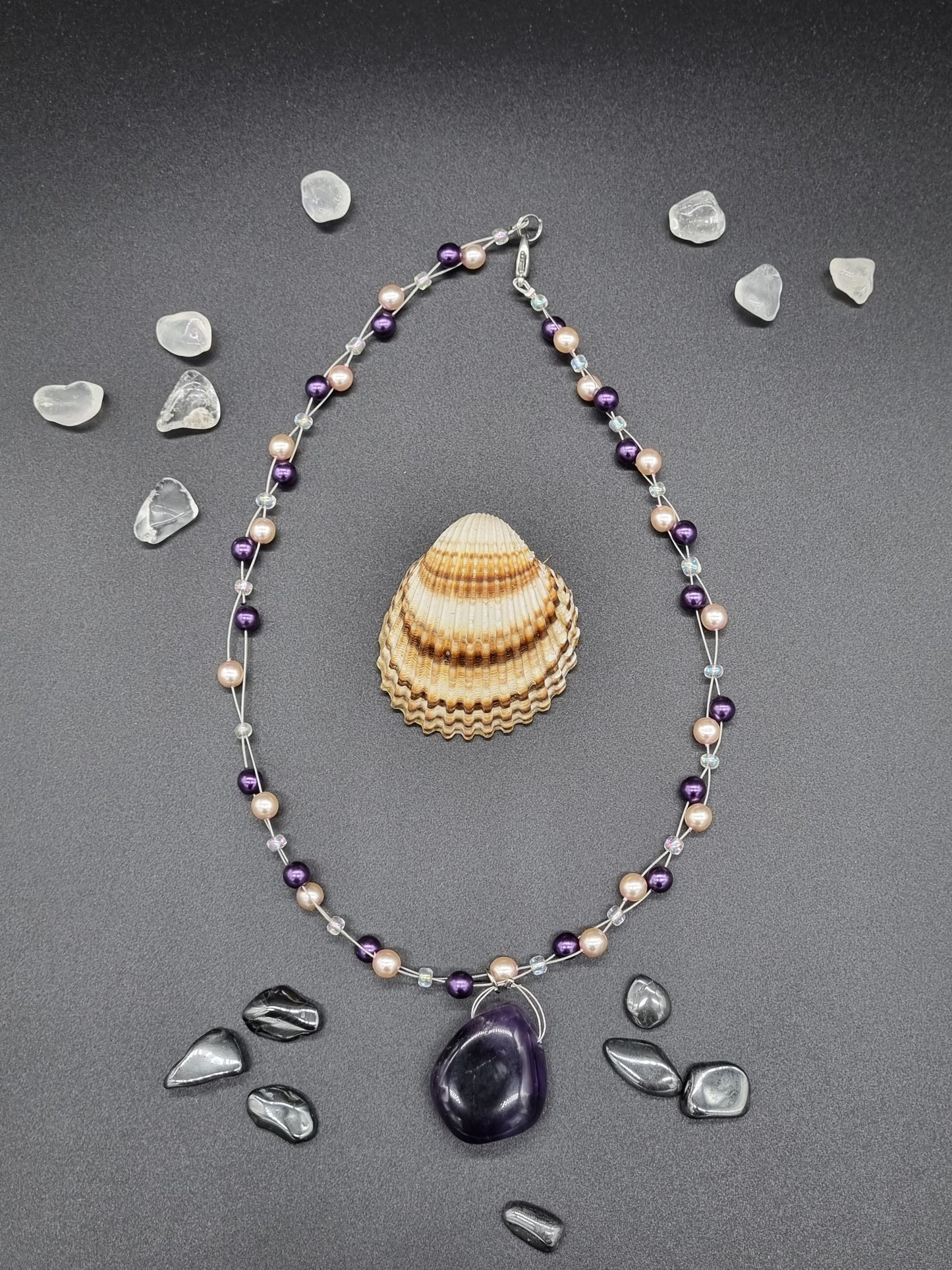 Amethyst - Stein mit Glas-Perlen-Kette, Größe ca. 3cm