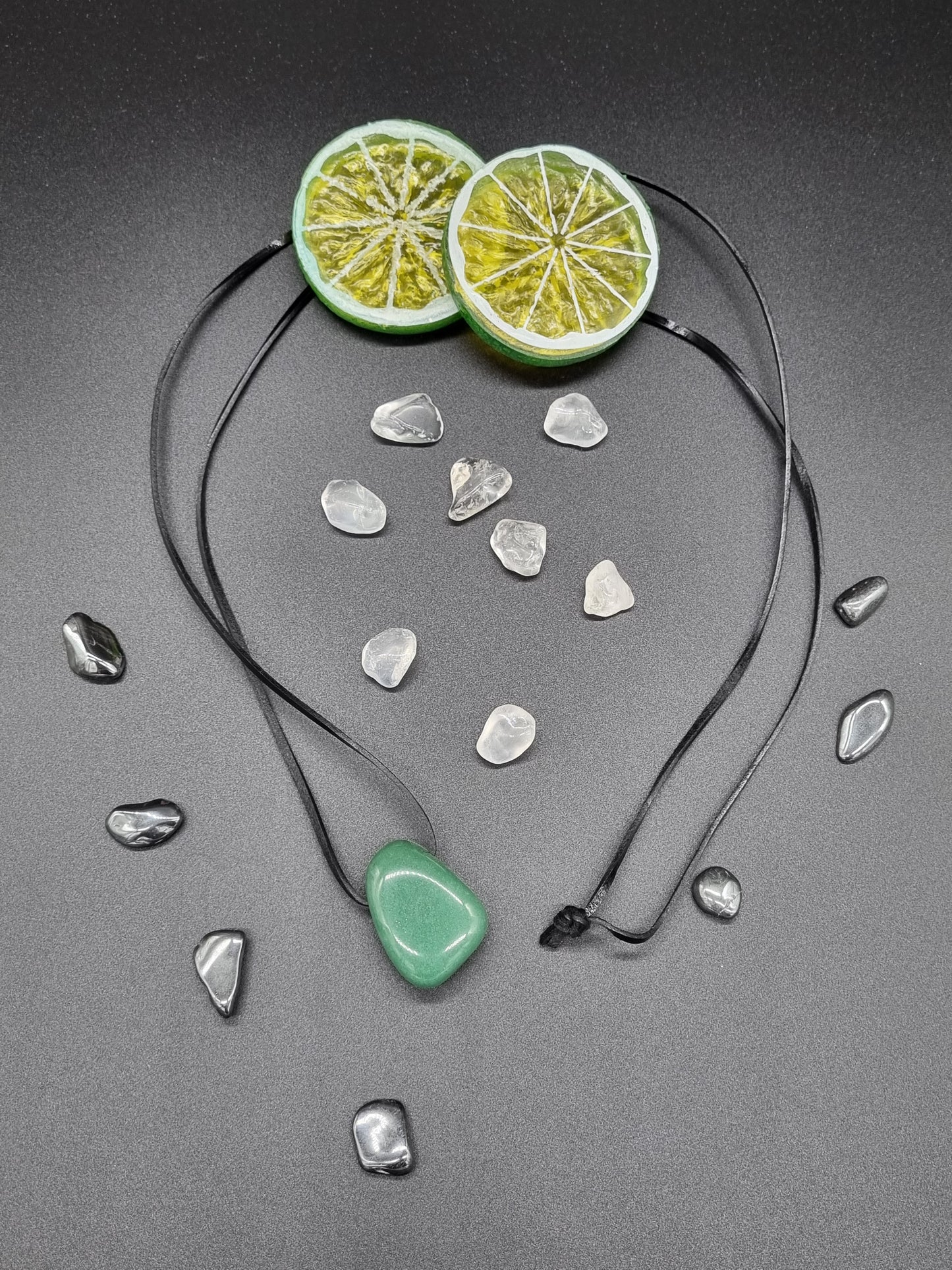 Aventurin - Stein mit Lederband, Größe ca. 3cm