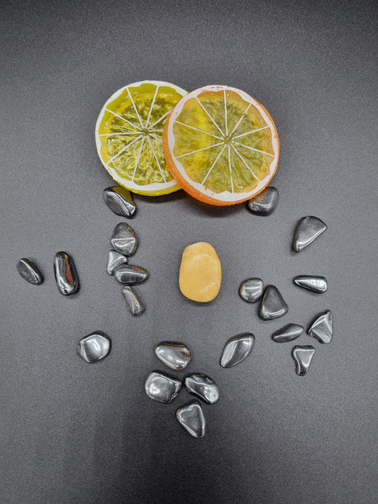 Orangencalcit - Einzelner Stein mit Lochbohrung für Halsband, Größe ca. 3cm