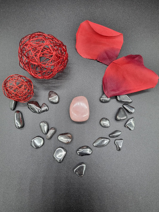 Rosenquarz - Einzelner Stein mit Lochbohrung für Halsband, Größe ca. 3cm